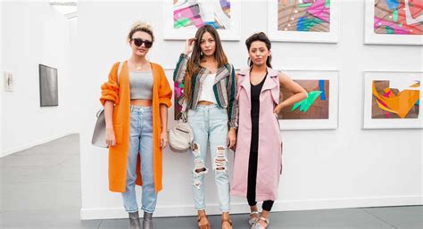 what to wear to an art gallery: the perfect attire for any art lover