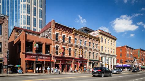 Where to Stay in Nashville: Music Row or Downtown – A Detailed Exploration